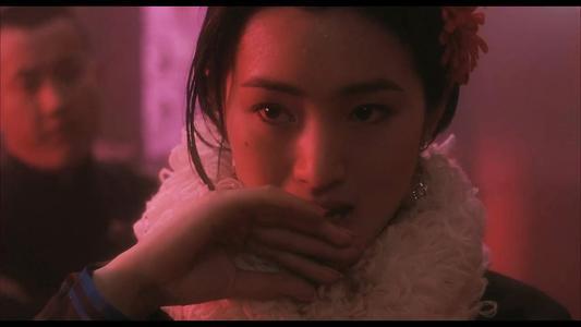 巩俐|巩俐凭什么这么牛！华语电影的两座高峰，她都是唯一女主