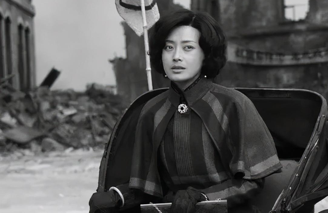 秦岚|秦岚与黄晓明同居4年，分手还倒贴1000万！如今报复手段真精彩！