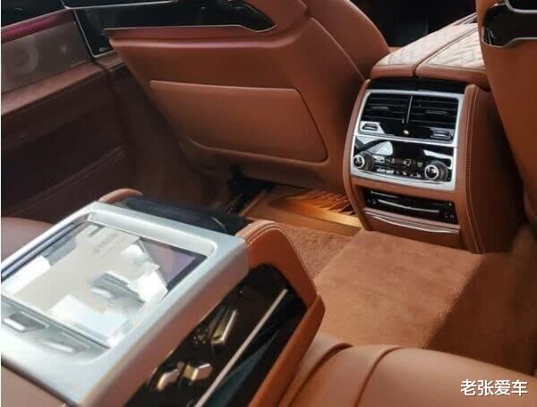 宝马7系▲跌17万比S级还火，车长5米，百公里提速6秒，30岁开它真的有面子