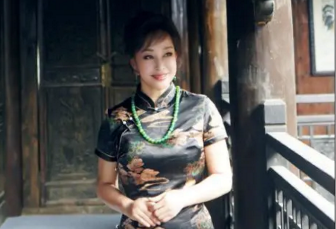 刘晓庆|63岁刘晓庆又一次挑战少女形象！看完定妆照后，网友脸色都变了！