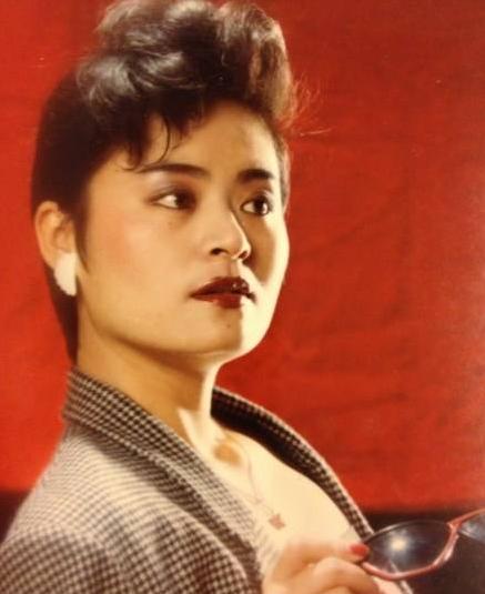 金炜玲|打败韦伟毛阿敏，却被亲弟弟砸致脑震荡，一代歌后沦落到保姆谋生