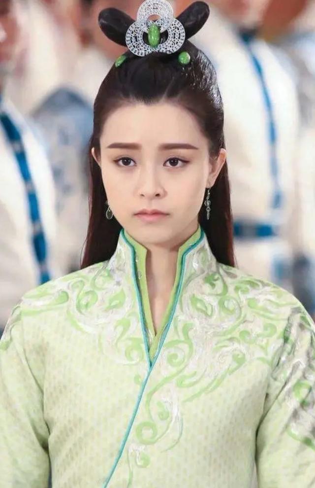 一说文咏珊这个名字或许大家都没什么印象,但一提起《蜀山战纪》中的