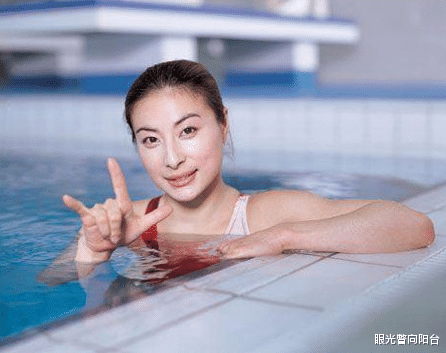 发型▲38岁郭晶晶终于换发型,剪短发美到开挂,又美又温柔,谁能不爱?