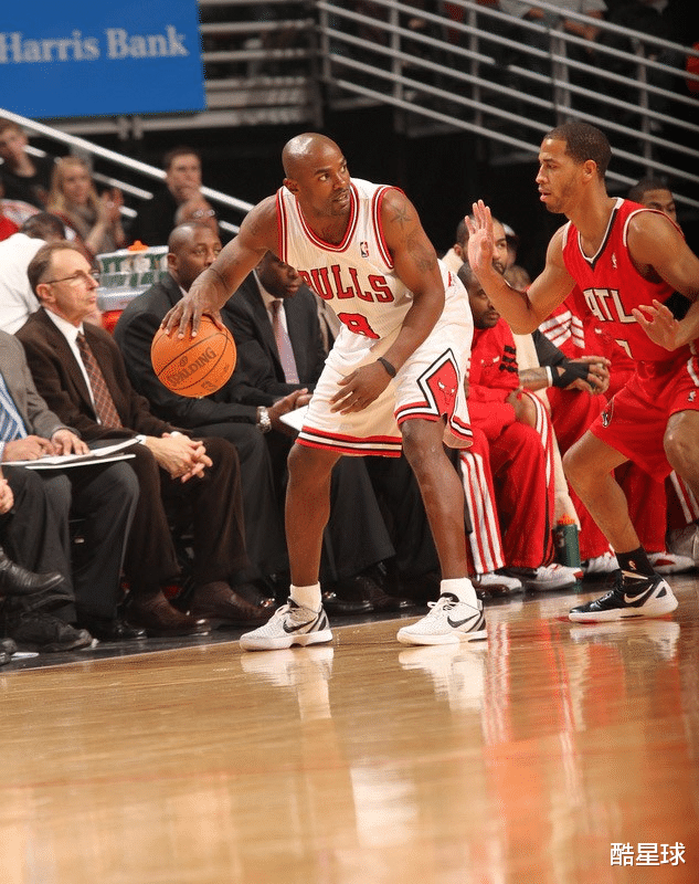 「史密斯」力压加内特当选NBA状元，却被暗箱操作毁掉生涯，如今几乎破产