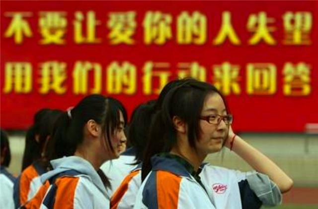 高考：冒名顶替上大学，只因当年一个错误的选择，影响了两个家庭的命运