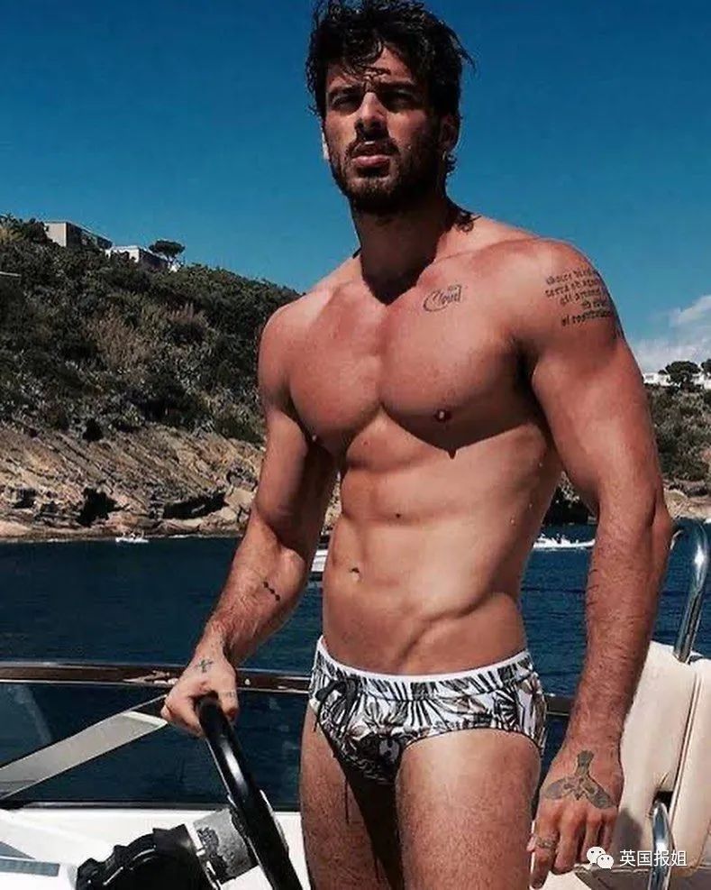 「五十度灰」比《五十度灰》还劲爆！这位新霸道总裁是哪里来的神仙？！