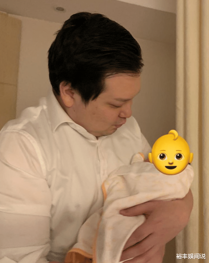 [香港]香港富豪赵世曾喜获孙子！亲自带花前去探望，曾自言要什么送什么