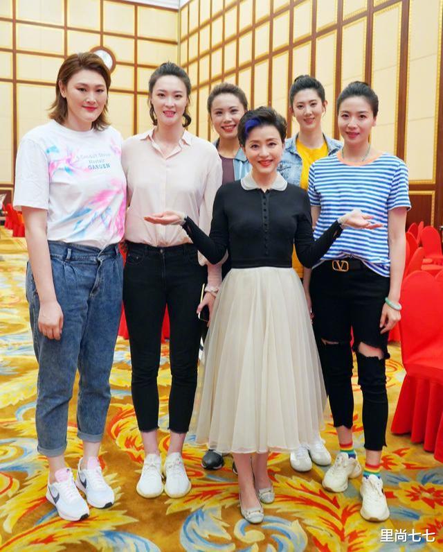 姐姐|太实在！杨澜发姐姐合照不P图，伊能静太苍老，沈梦辰鼻子会发光