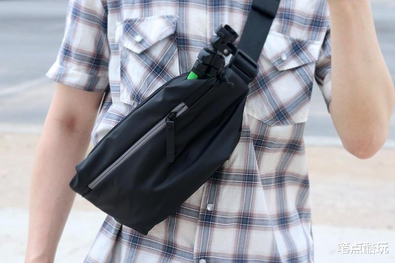 华策影视|包我满意:小米推出多功能运动休闲胸包,4空间3背法,水壶也能装