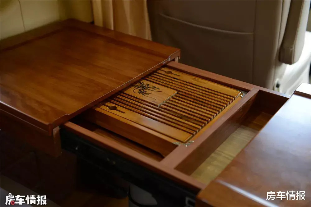 『房车』这款20万级房车不一般，比亚迪48V电路空调随便开，C2本就能驾驶