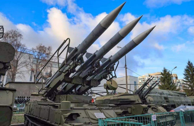 『侦察机』距中国900千米处，挖通1万座军事碉堡，2000枚导弹蓄势待发