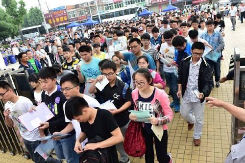 应届生|2020年高考复读人数创新高？禁止高考复读，真的是应届生福利吗？