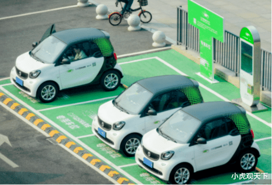 共享汽车@共享汽车都去哪了?在小树林,车内一遍混乱