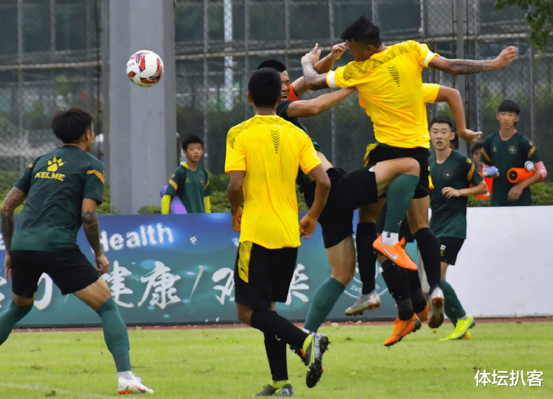 李毅|0-2！李毅遭遇执教首败，中甲新军被打回原形，新赛季目标保级