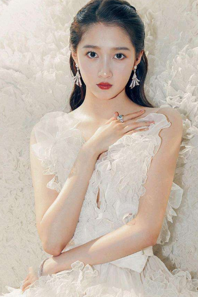 『关晓彤』关晓彤太难了!同穿奔跑吧运动裤,baby嫌长,她却不够穿