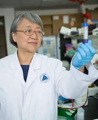 高考状元▲中国高考状元，赴美留学却一去不回，为何现在她三天两头回来？