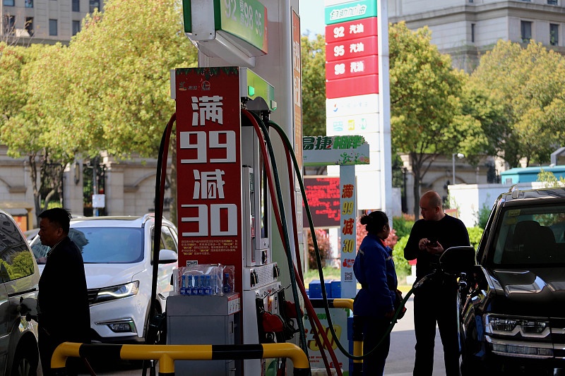 『油价』今日油价消息：今天4月27日调整后，加油站92、95号汽油价格