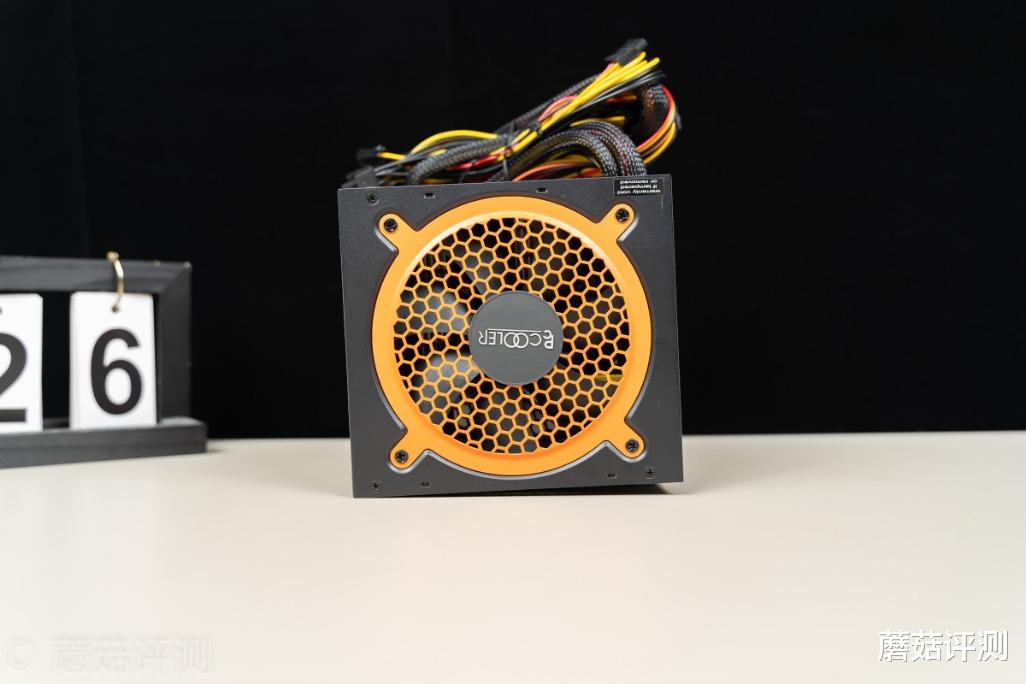 百度|运行稳定，功率主流、超频三七防芯GI-ST600电源 拆解评测