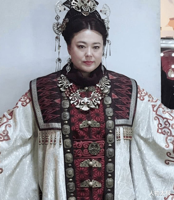 豪门明星：曾被多位导演“封杀”，不得不转行做微商，今50岁再次走红！