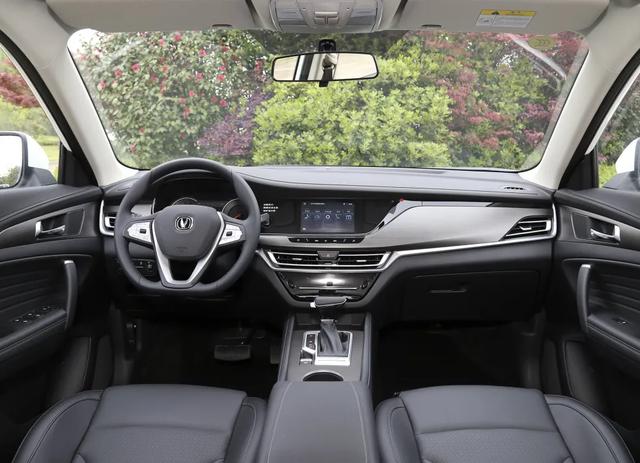 长安CS35|小型SUV再添悍将，车标钻石形，配1.5T引擎可自动驾驶，或卖8w起