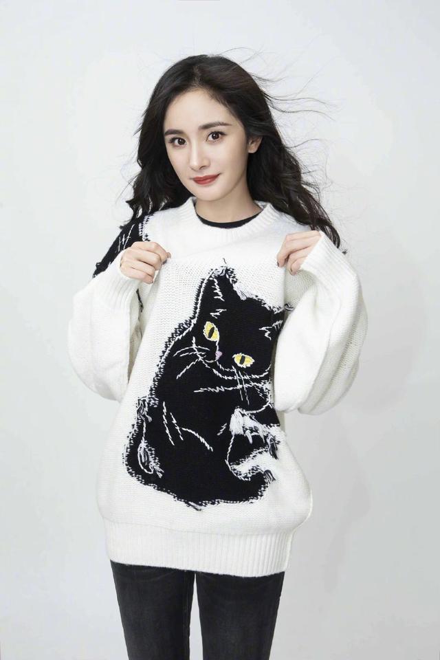 杨幂|杨幂离婚后却越来越清纯了，双马尾造型也能轻松驾驭，真是太美了