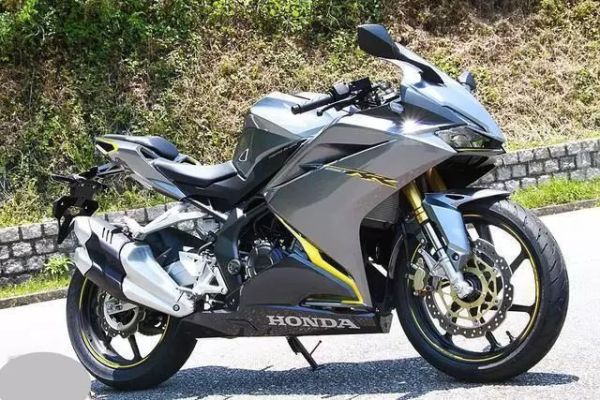 雅马哈|全球最强250cc摩托车，极速170km/h，售价6万7