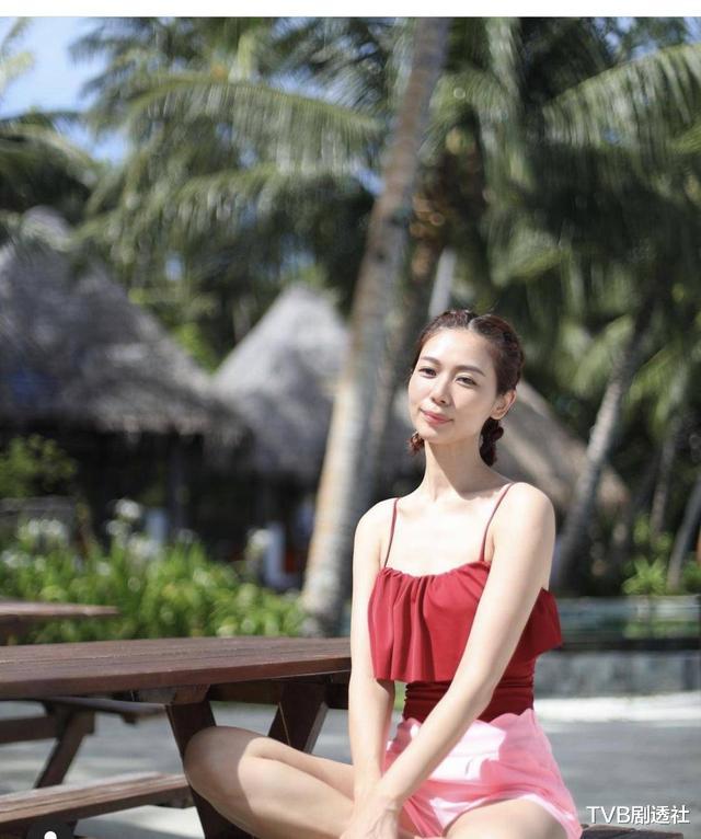 杨秀惠|前TVB花旦回港为姐妹庆生，曾网上教如何赚一亿，被网友指是炫富