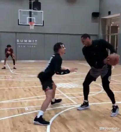 安东尼@安东尼亲自试训接班人,结果安东尼被打爆了