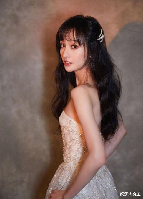 郑爽|郑爽被曝代孕弃养后，后援会长和十年大粉相继脱粉：以后就是高贵路人了