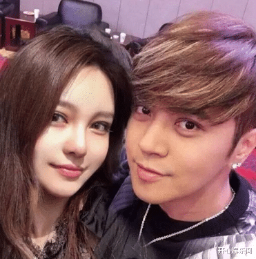 郑爽@郑爽发文力挺周扬青后，前男友胡彦斌首次发声，一张图一句话引瞩目