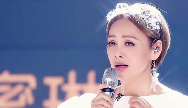 【乘风破浪的姐姐】《乘风破浪的姐姐》走红，你以为是姐姐的时代到来了吗？