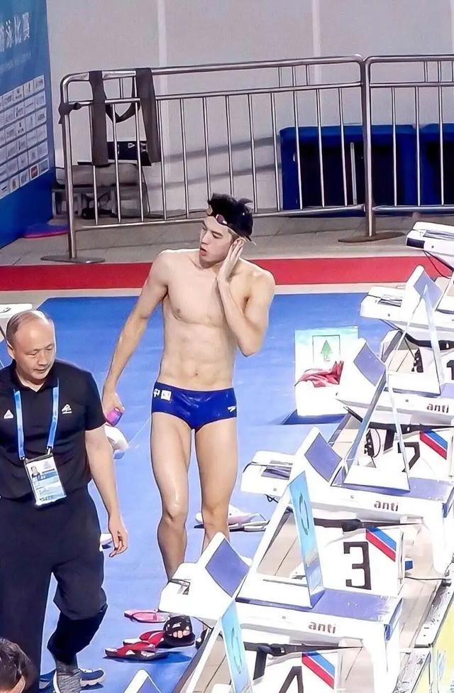 陈冠希|泳坛最帅00后天生爱豆脸，撞脸陈冠希，气质直逼偶像男团