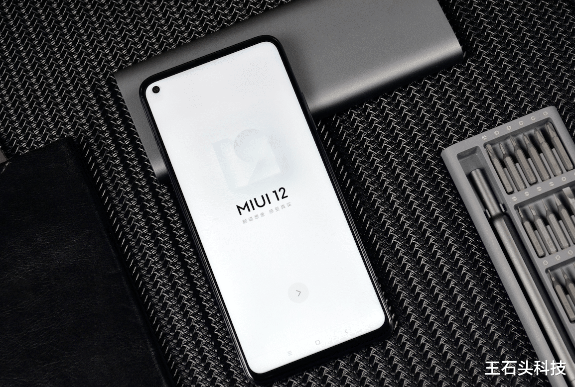 emui11|发布K30S至尊版后，卢伟冰内心激动，用光了星巴克所有牛奶！