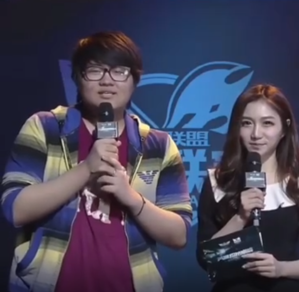 rookie@LOL职业选手早期青涩采访，羞涩的Rookie，拜年装小虎，姿态认不出！