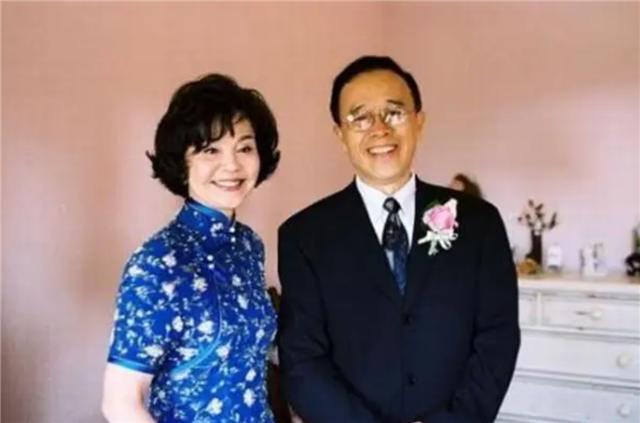 归亚蕾|76岁老戏骨归亚蕾：四度封后，和初恋相守54年，现儿孙满堂很幸福