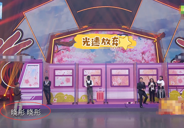 【关晓彤】关晓彤英语到底有多好？老外录王牌喊停，没人听得懂，她的翻译引热议