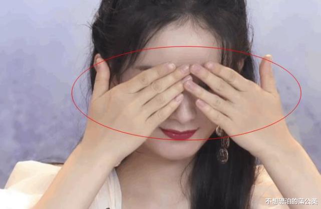 赵丽颖|赵丽颖近照“奶油肌”优越，看到她的手指甲：这才是当妈妈的样子