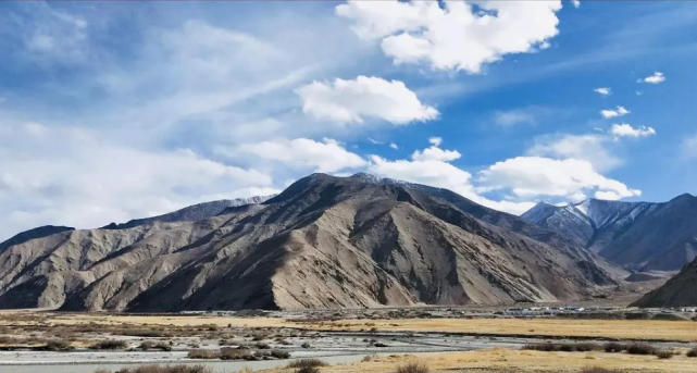 「印度」川藏公路上军车川流不息，卫星照令印军集体沉默，俄：这仗别打了