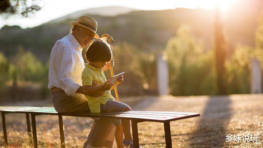 主持人|央视主持人坚持十年丁克，妻子意外怀孕生女后，却秒变\女儿奴\