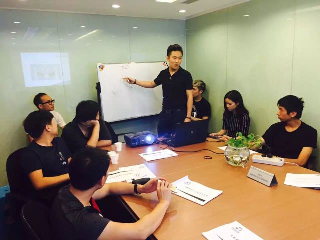 「」公司聚餐,不要有三种不懂规矩的表现,给领导留下好印象才是上策