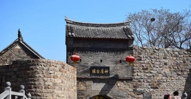 新疆维吾尔自治区|中国“唯一活着”的古镇，游客少门票免费，很多人读错名字