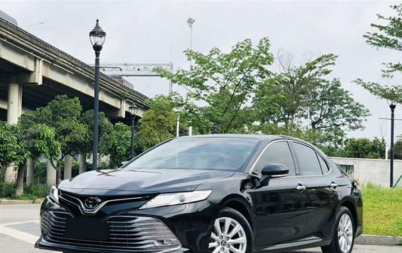 丰田凯美瑞|丰田凯美瑞2.0L的排量动力够用吗？真那么省油吗？车主说出实情！