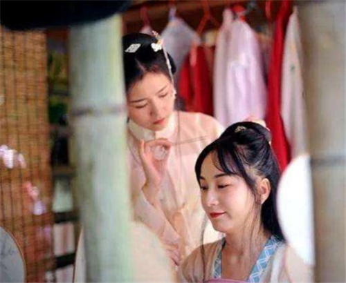 『』富家千金不愿嫁穷书生，让丫环代嫁，20年后相遇：你毁我一生幸福