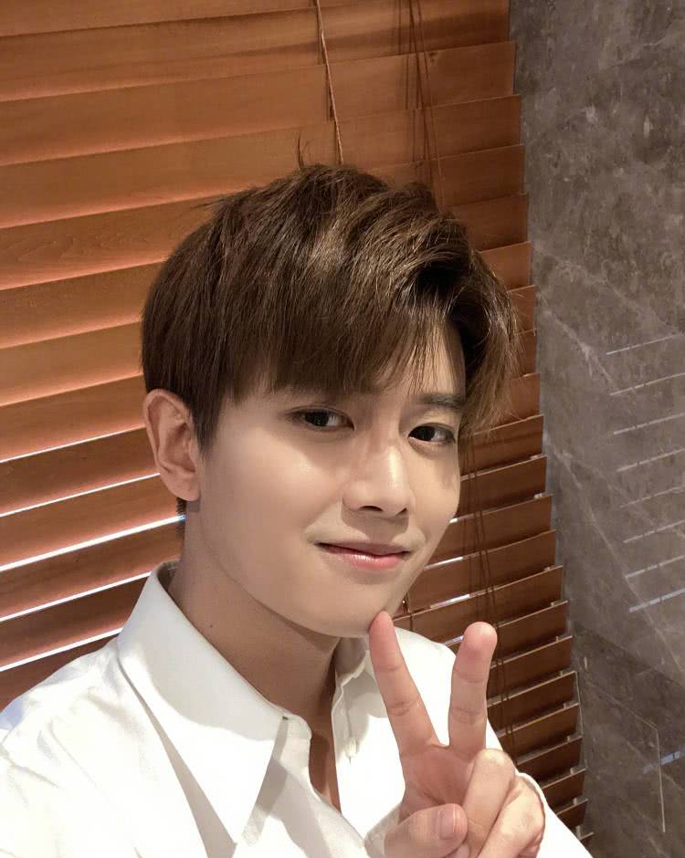 #任嘉伦#任嘉伦新剧饰演“病娇男”，捂心撒娇惹人怜，与邢菲同框cp感满满！