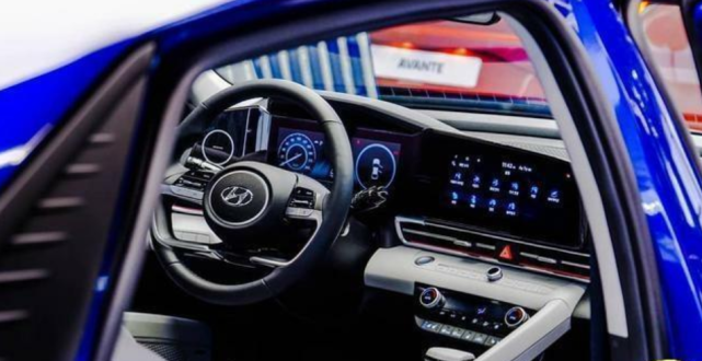 [现代伊兰特]停产8年，它终于要回来了！2020款全新一代伊兰特，比思域还帅