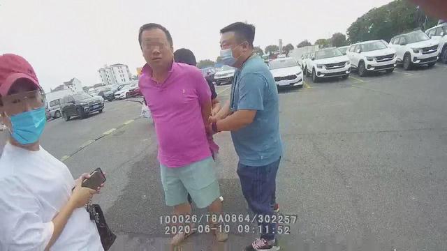 「四平」杀人逃亡,人间蒸发26年,“漂白”身份的他竟成了“成功人士”……