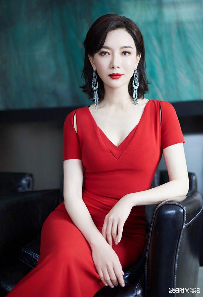 发型|女人过了50就放弃黑长直吧！试试今年流行的这4种发型，更减龄