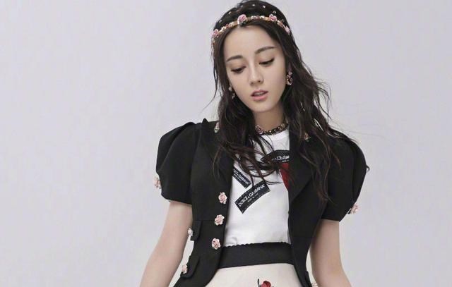 杨幂@《长歌行》剧组够赞！热巴房车被拍保安秒上车，对她的饮食更用心