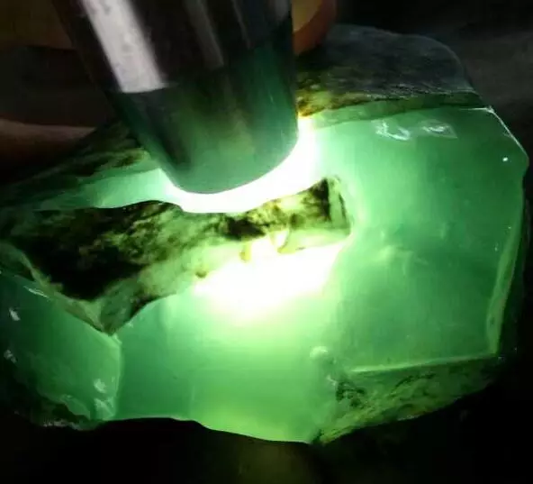 翡翠@翡翠帝王绿原石，我的眼已被靓瞎！！