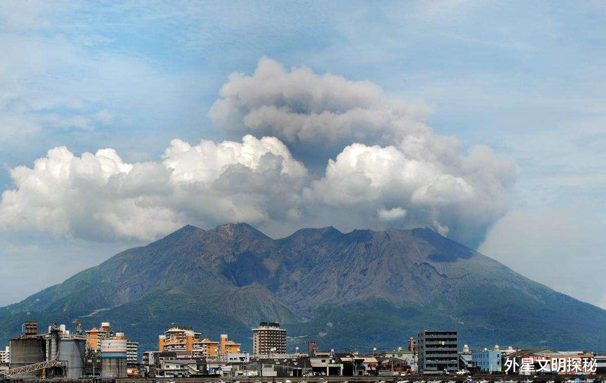 UFO|日本直播视频拍到UFO编队飞过火山口，网友：火山喷发的前兆